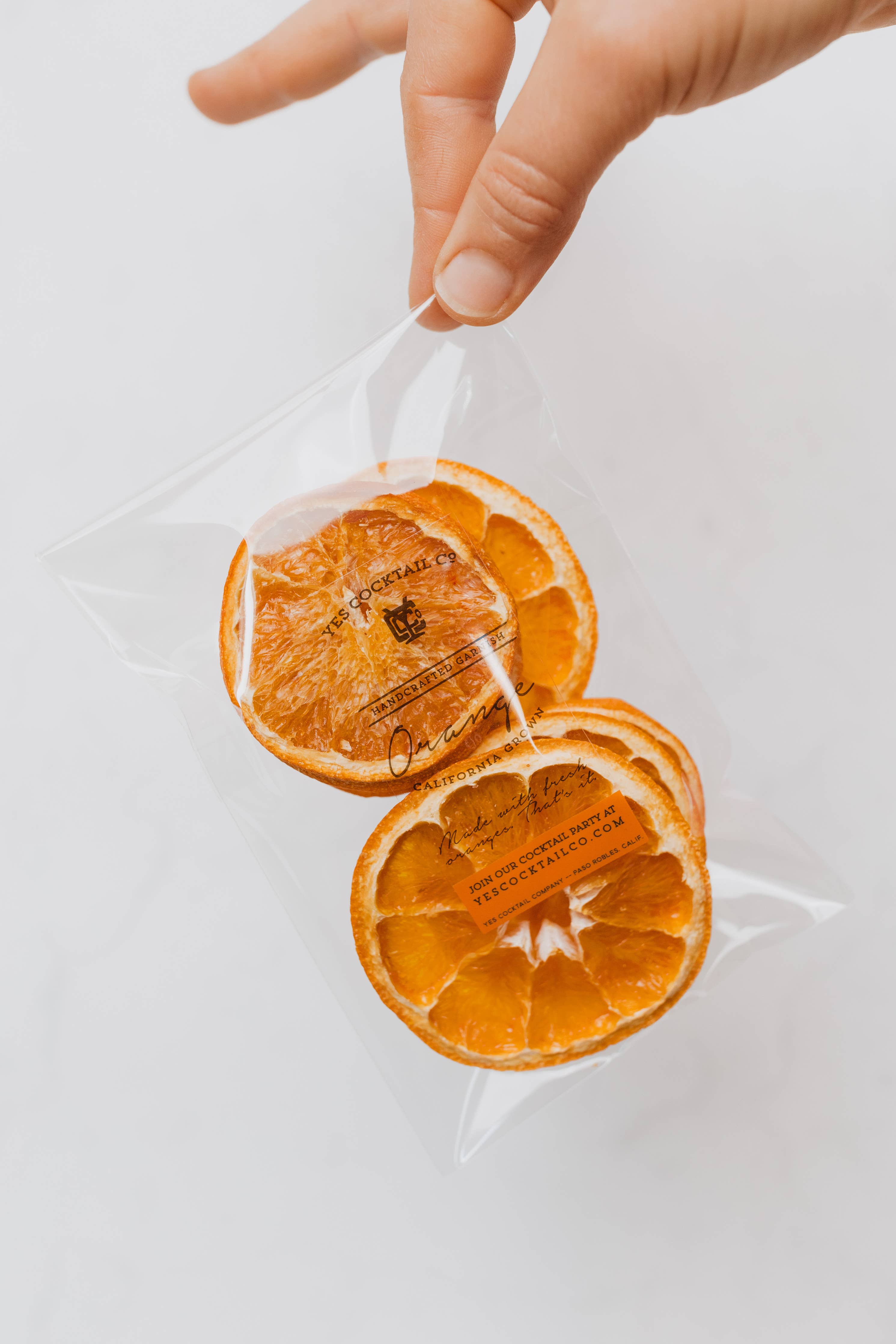 Dehydrated Cocktail Garnishes: Oranges
