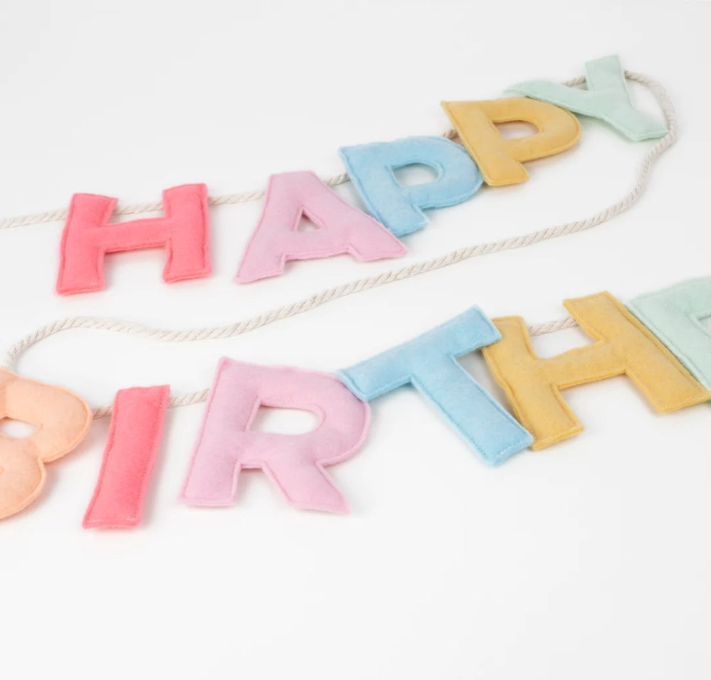 Felt Garland: Happy Birthday